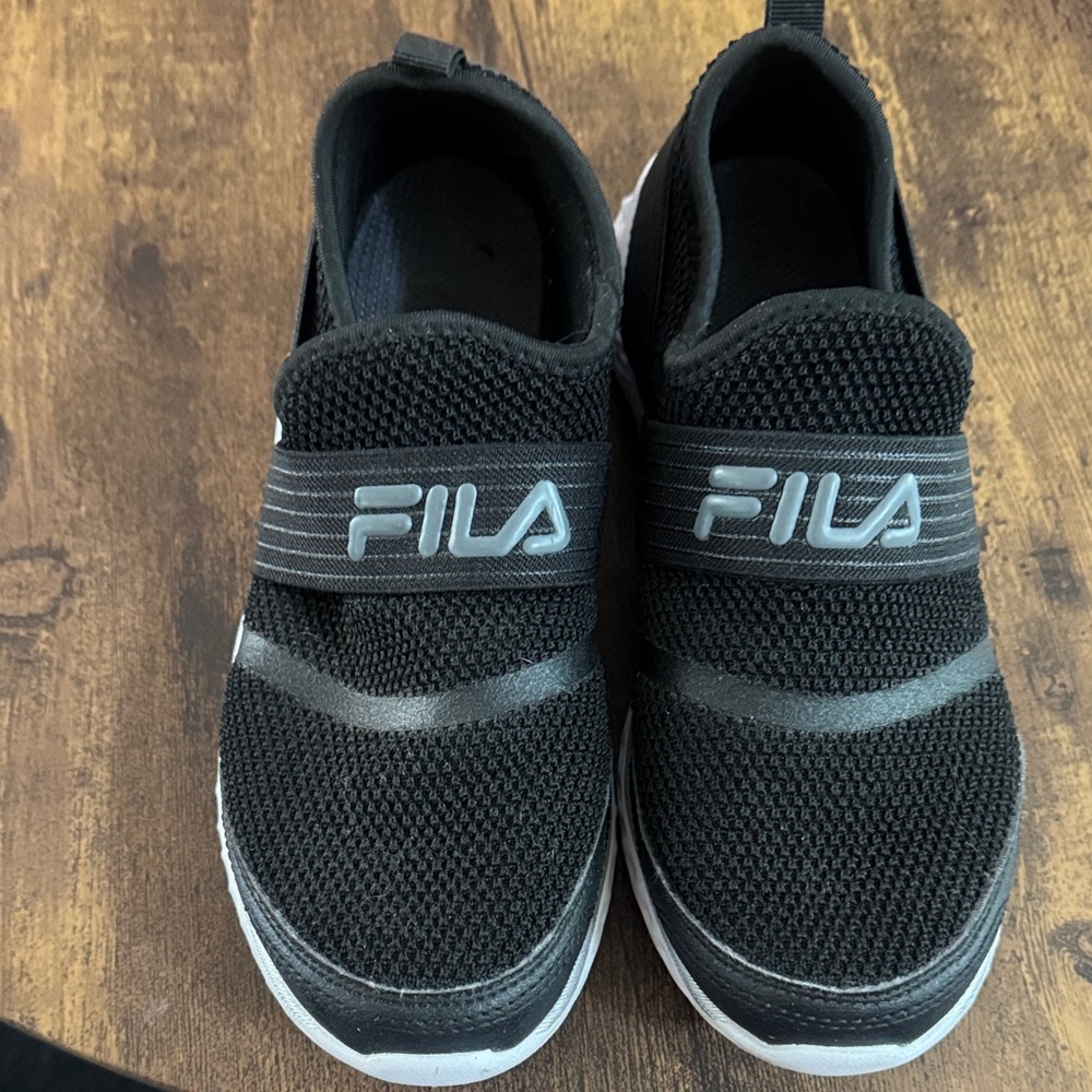 Fila Kids Black and Gray Sneakers barely worn…